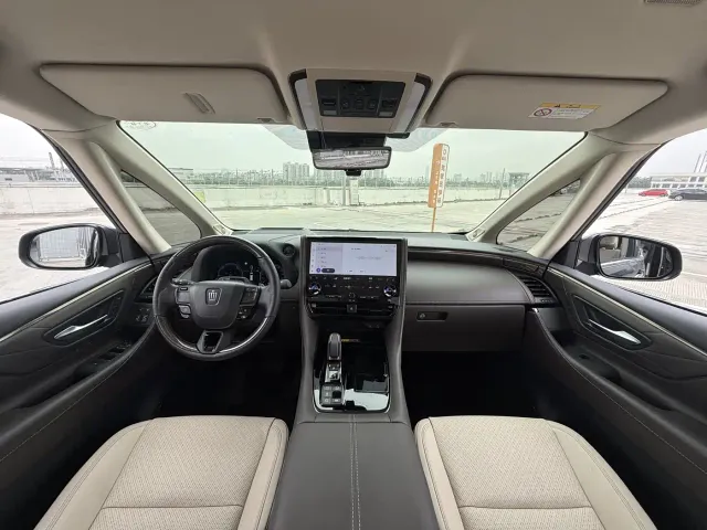 Toyota Vellfire — Фото автомобиля 10