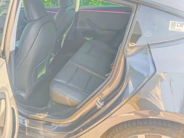 Tesla Model 3 — Фото автомобиля 4