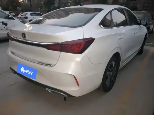 Changan Eado — Фото автомобиля 3