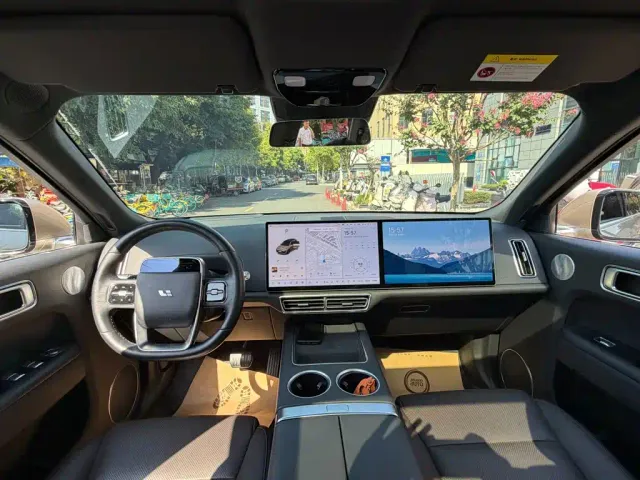 Li Auto L8 — Фото автомобиля 13