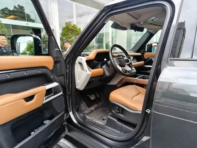 Land Rover Defender — Фото автомобиля 3