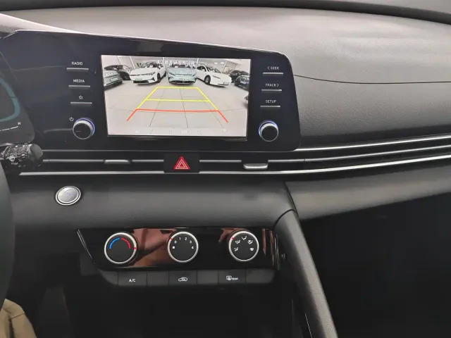 Hyundai Elantra — Фото автомобиля 7