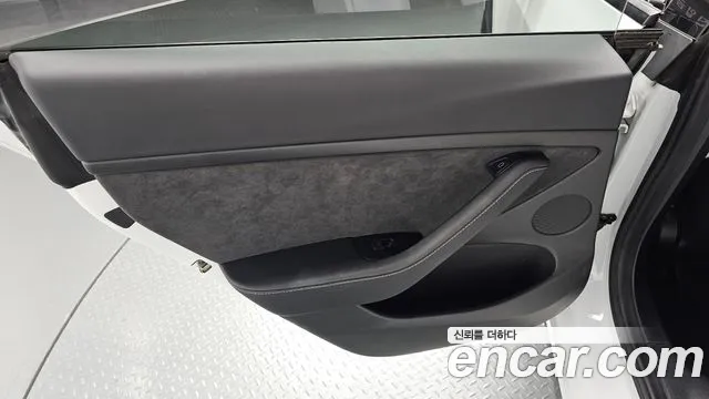 Tesla Model 3 — Фото автомобиля 21