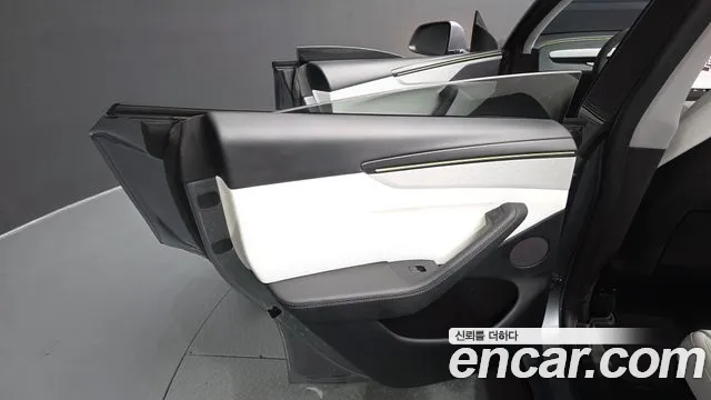 Tesla Model Y — Фото автомобиля 24