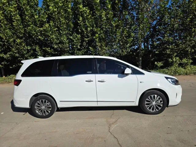Buick GL8 — Фото автомобиля 4