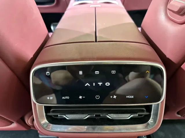 Aito M8 — Фото автомобиля 20