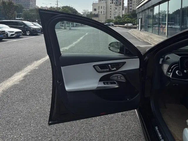 Mercedes-Benz E-Class — Фото автомобиля 7
