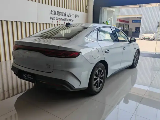 BYD Qin L — Фото автомобиля 6