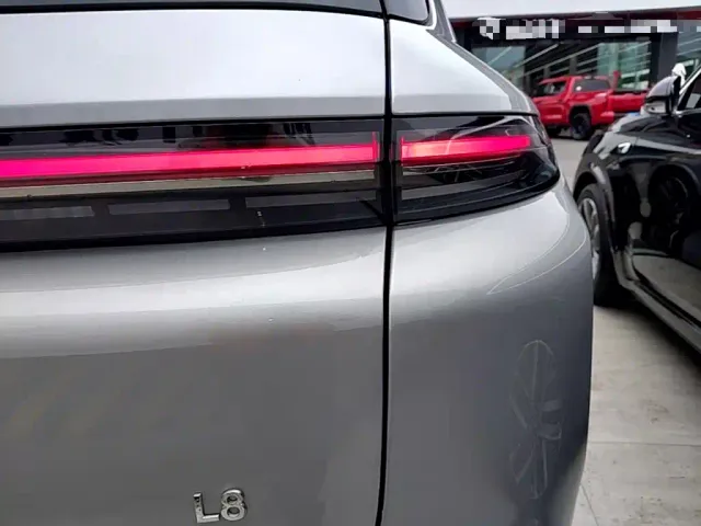 Li Auto L8 — Фото автомобиля 7
