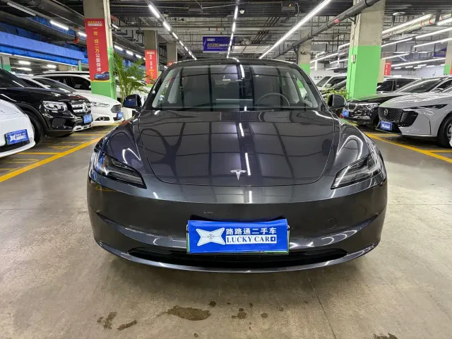 Tesla Model 3 — Фото автомобиля 2