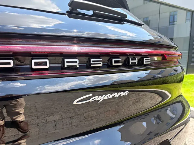Porsche Cayenne — Фото автомобиля 13
