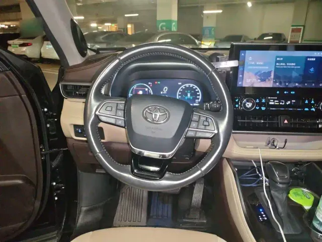 Toyota Highlander — Фото автомобиля 2