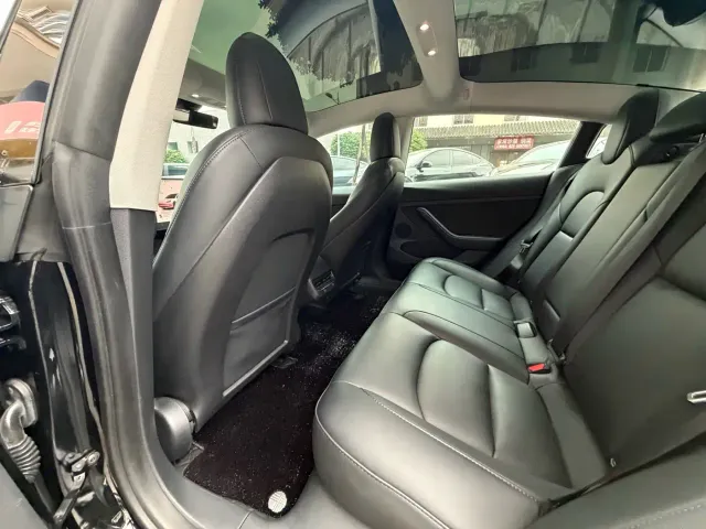 Tesla Model 3 — Фото автомобиля 11