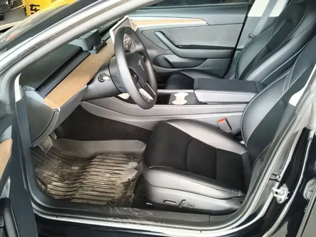 Tesla Model 3 — Фото автомобиля 14