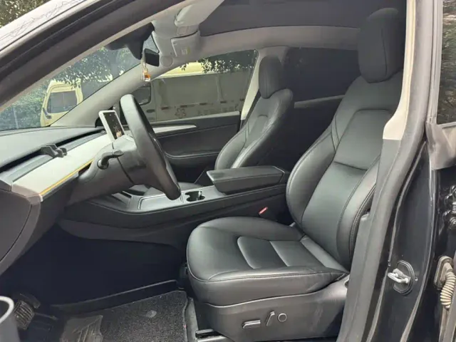 Tesla Model Y — Фото автомобиля 9