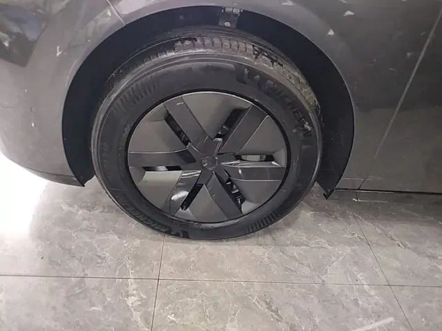 Li Auto MEGA — Фото автомобиля 22