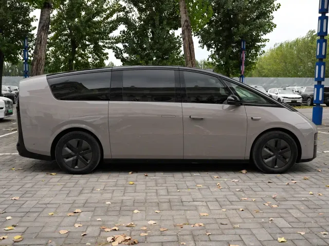 Li Auto MEGA — Фото автомобиля 4