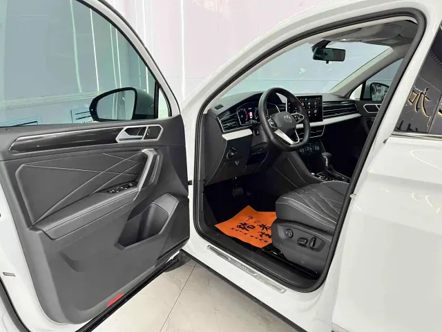 Volkswagen Tiguan L — Фото автомобиля 7