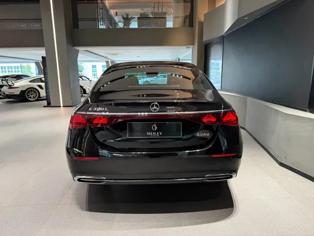 Mercedes-Benz E-Class — Фото автомобиля 5