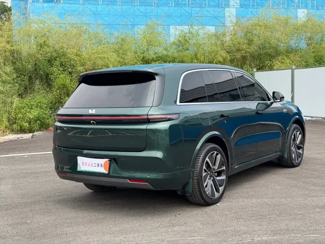 Li Auto L8 — Фото автомобиля 13