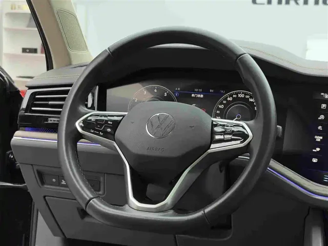 Volkswagen Touareg — Фото автомобиля 13