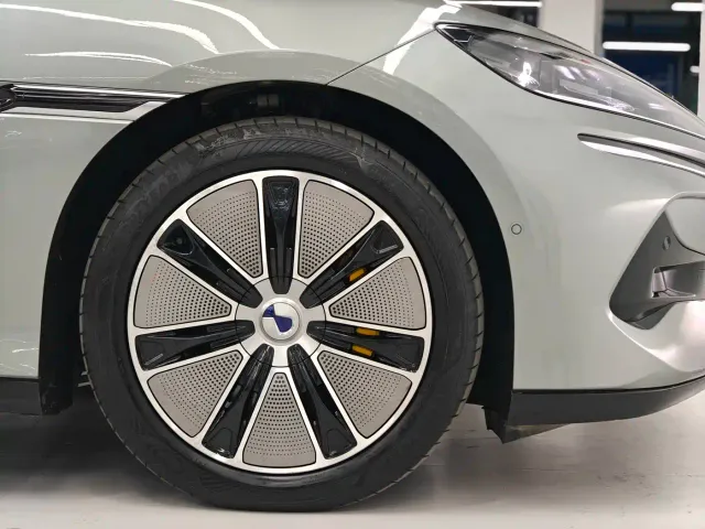 Denza Denza Z9GT 2024 Model 1100 AWD Max Edition — Фото автомобиля 6