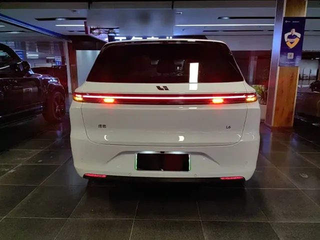 Li Auto Li Auto L6 2024 Pro — Фото автомобиля 5