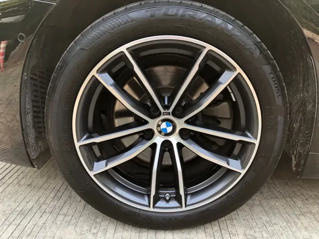 BMW 5 Series — Фото автомобиля 25