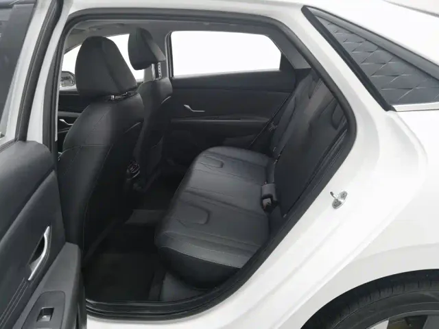 Hyundai Elantra — Фото автомобиля 15