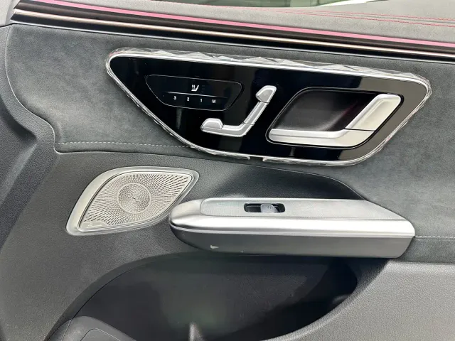 Mercedes-Benz EQE AMG — Фото автомобиля 18