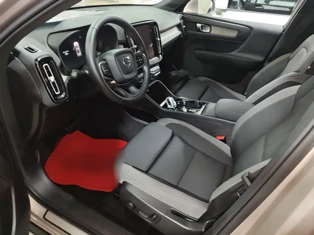 Volvo XC40 — Фото автомобиля 15