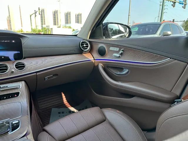 Mercedes-Benz E-Class — Фото автомобиля 18