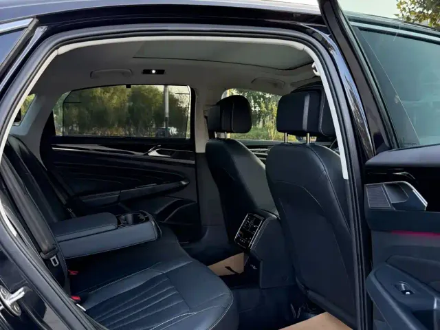 Volkswagen Passat — Фото автомобиля 5