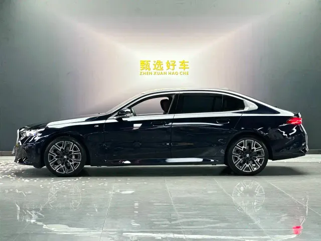BMW 5 Series — Фото автомобиля 3