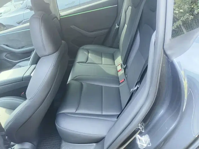 Tesla Model 3 — Фото автомобиля 16