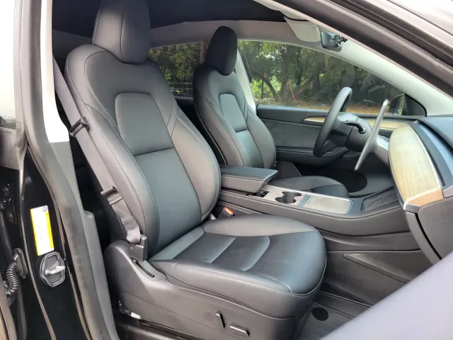 Tesla Model Y — Фото автомобиля 10