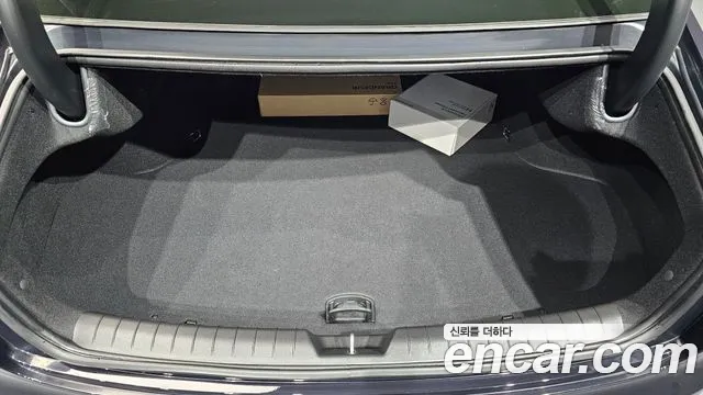 Hyundai Grandeur Grandeur (GN7) 2.5 Бензин 2WD — Фото автомобиля 29