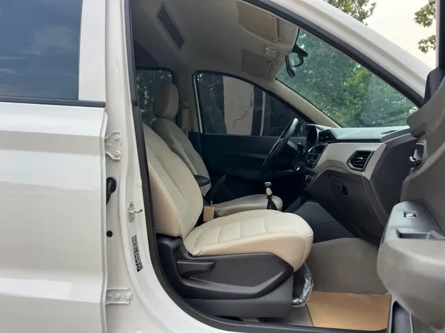 Wuling Hongguang — Фото автомобиля 13