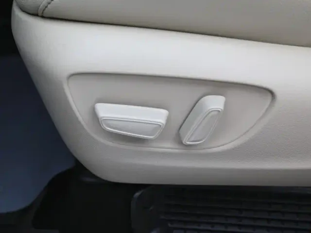 Toyota Granvia 2022 2.5L Hybrid Noble Edition — Фото автомобиля 12