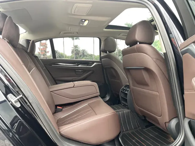 BMW 5 Series — Фото автомобиля 12