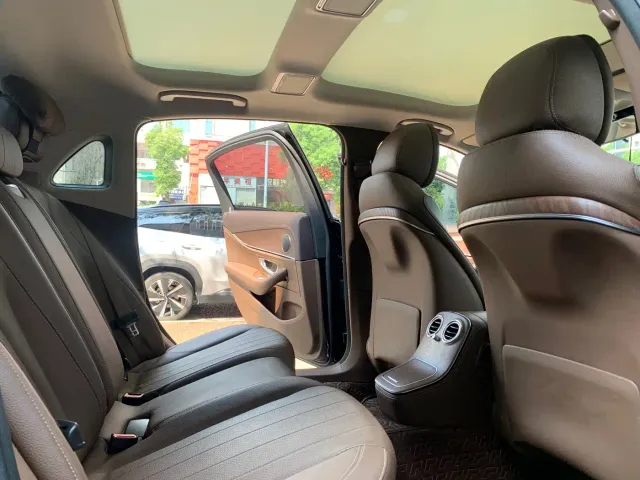 Mercedes-Benz E-Class — Фото автомобиля 12