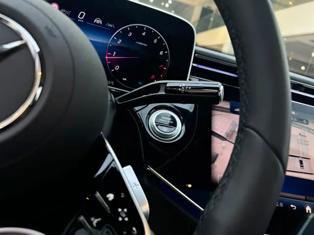 Mercedes-Benz E-Class — Фото автомобиля 20