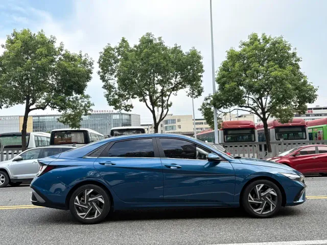 Hyundai Elantra — Фото автомобиля 4
