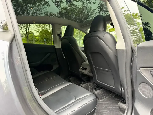Tesla Model Y — Фото автомобиля 12