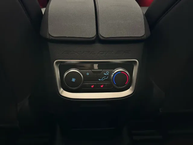 Ford Explorer — Фото автомобиля 12