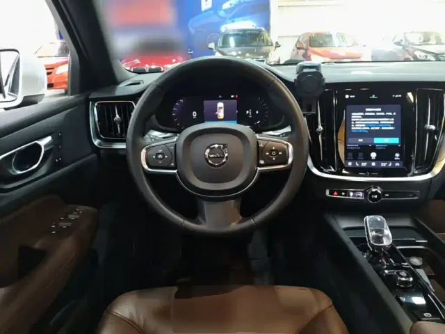 Volvo S60 — Фото автомобиля 10