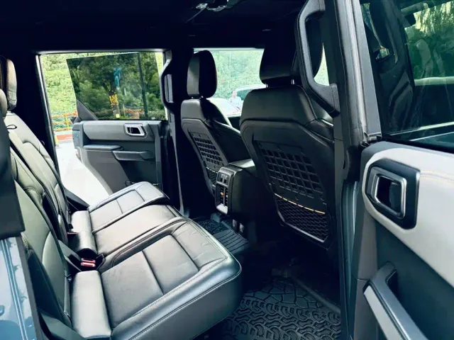 Ford Bronco — Фото автомобиля 18