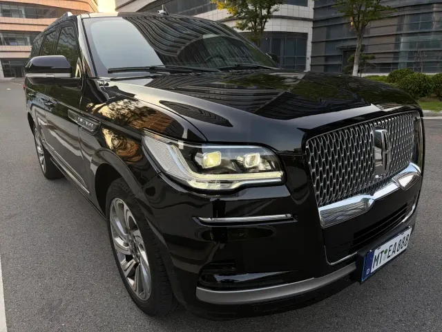 Lincoln Navigator — Фото автомобиля 3