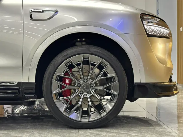 AITO Wenjie AITO M9 2025 Extended Range Ultra 52kWh 6-Seater — Фото автомобиля 15