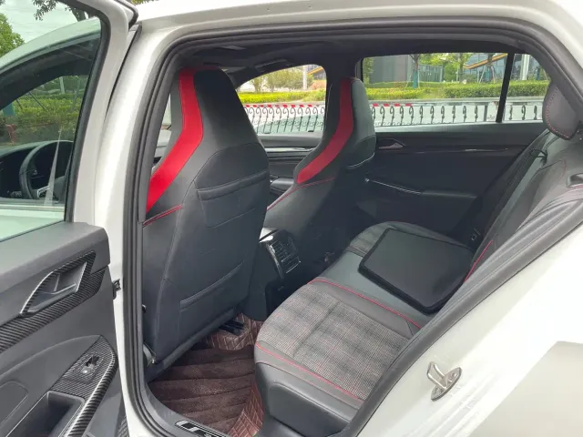 Volkswagen Golf GTI — Фото автомобиля 10